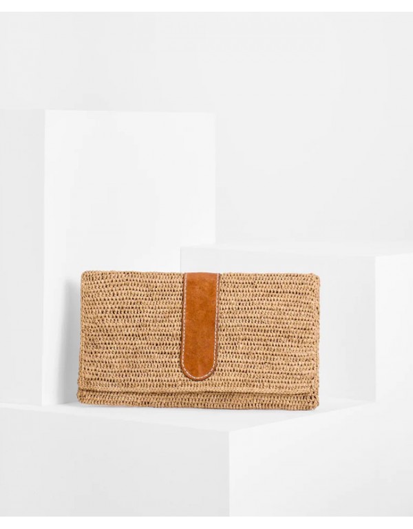 Pouch with natural raffia