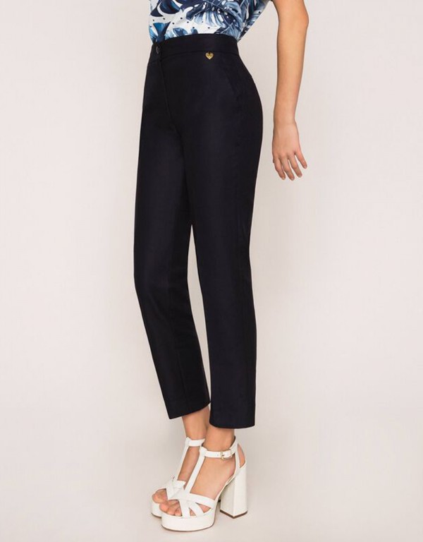 Trousers in a straight line