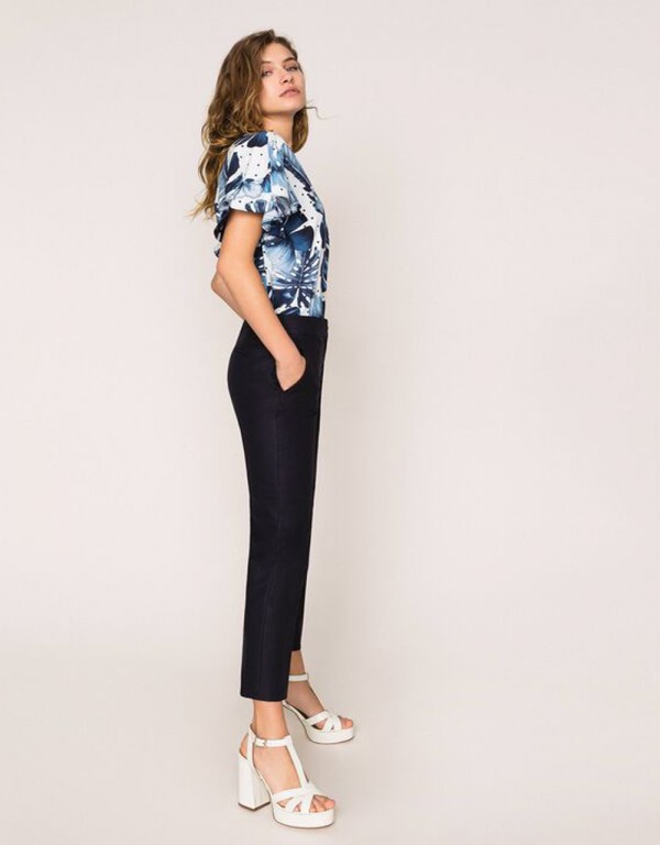 Trousers in a straight line